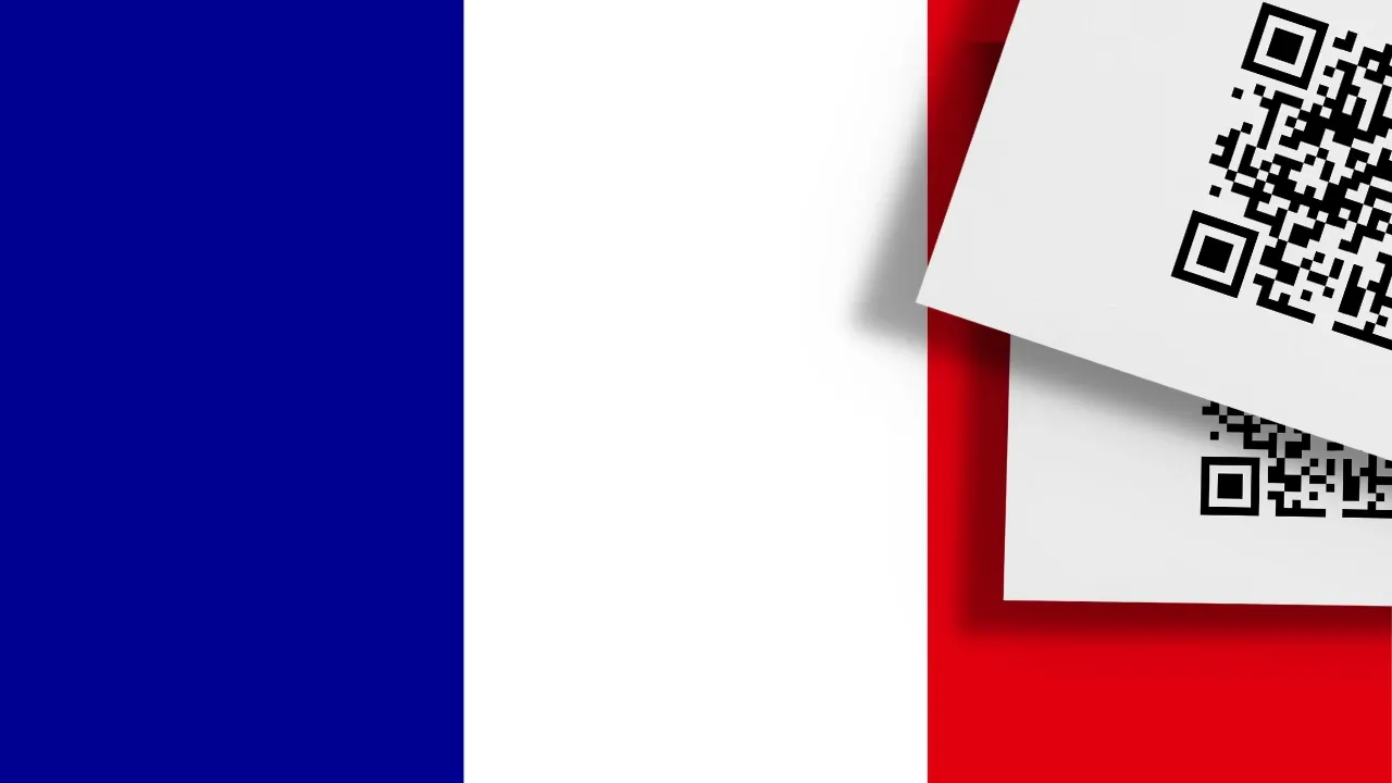 France flag with a QR-coded fiscal receipt overlay, representing electronic fiscalization and compliant e-invoicing solutions provided by DDD Invoices.