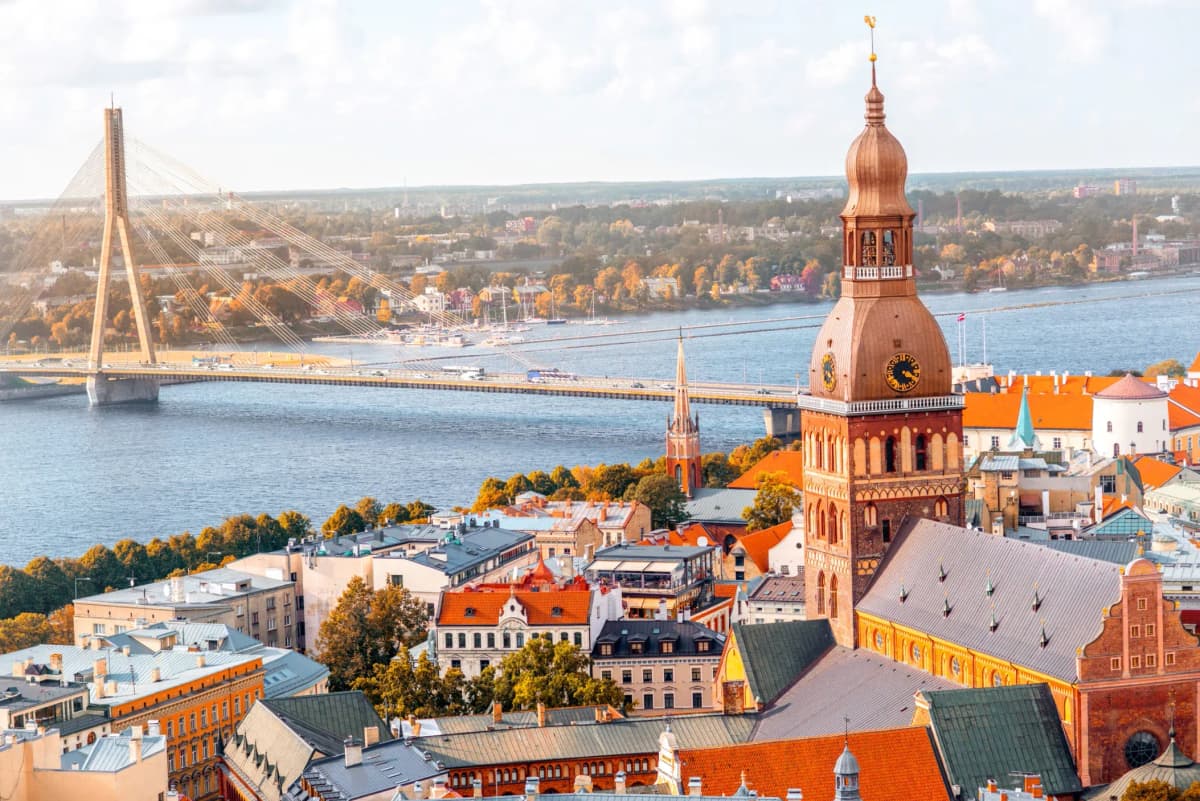 Riga’s Old Town with the iconic cathedral and Vanšu Bridge over the Daugava River, as Latvia moves toward e-invoicing in 2025 with DDD Invoices supporting API integration.