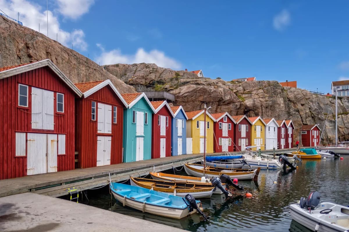 DDD Invoices supporting e-invoicing in Sweden, featuring colorful fishing houses and boats by the harbor
