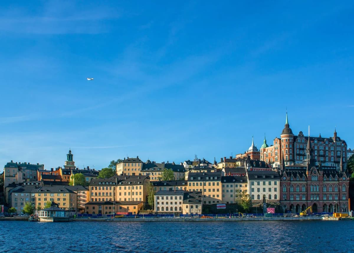 DDD Invoices supporting e-invoicing in Sweden, featuring Stockholm city skyline along the waterfront.