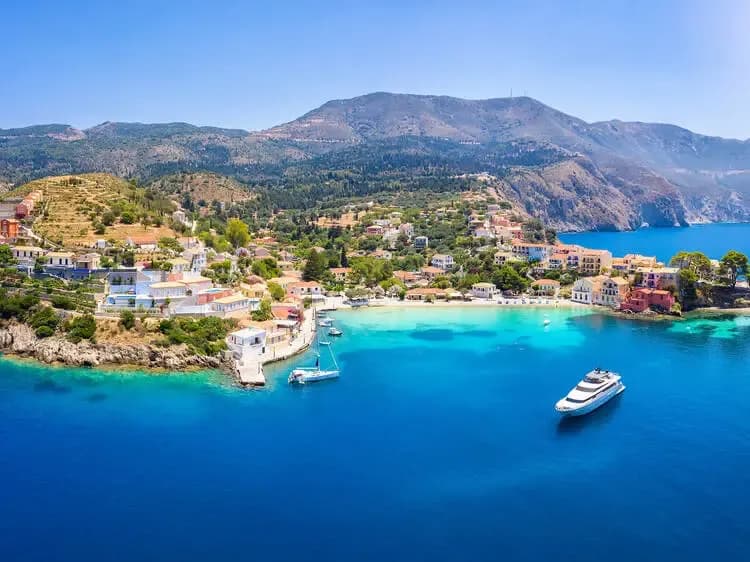Coastal town in Greece with clear blue waters and hillside buildings, reflecting the country’s e-invoicing landscape supported by DDD Invoices.