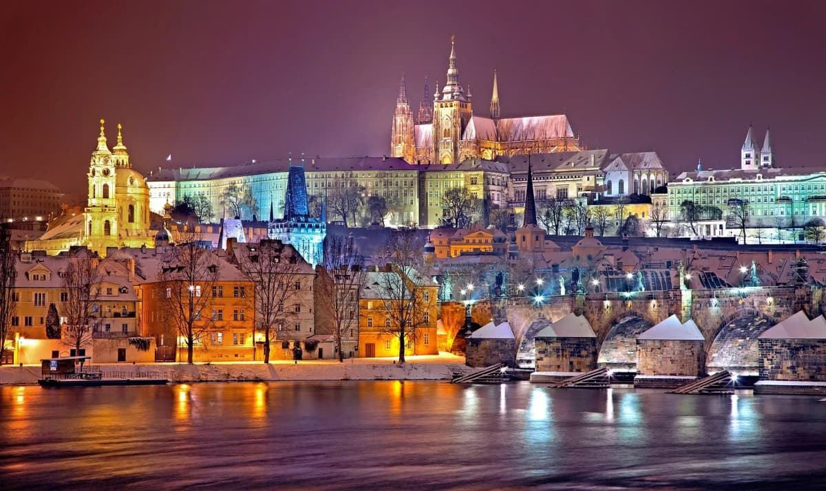 Scenic view of Prague’s historic waterfront and Prague Castle at sunset, used by DDD Invoice in content about Czechia’s evolving e-invoicing and fiscalization landscape.