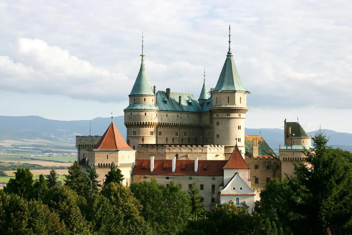 DDD Invoices supporting e-invoicing in Slovakia, featuring Bojnice Castle surrounded by trees and countryside landscape.