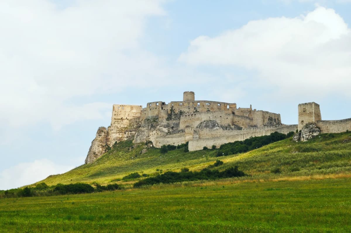  DDD Invoices e-invoicing and fiscalization enabling Slovak fiscalization compliance for VAT-registered businesses, illustrated by The spiš castle.