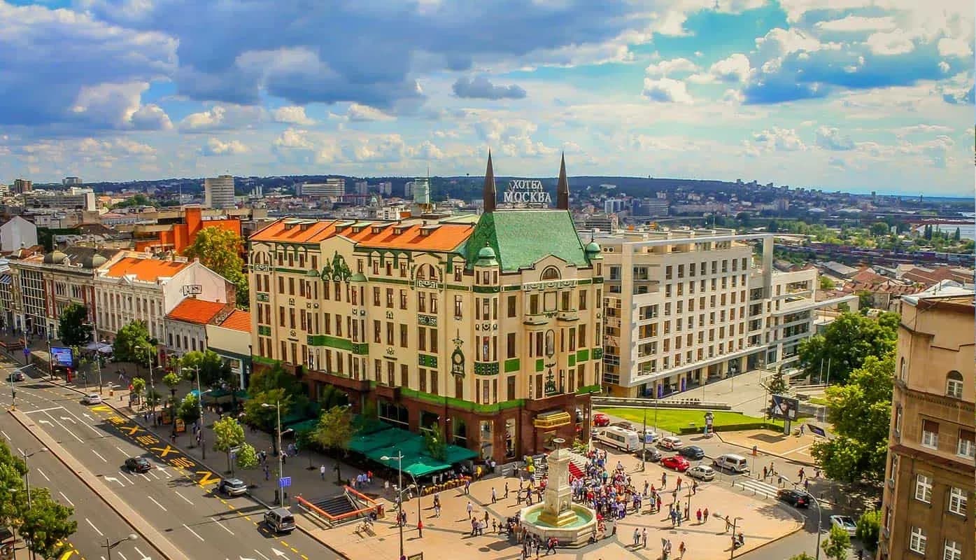 City center view of Belgrade, Serbia, illustrating fiscalization and e-invoicing compliance for VAT-registered businesses under Serbian tax and real-time reporting regulations by DDD invoices