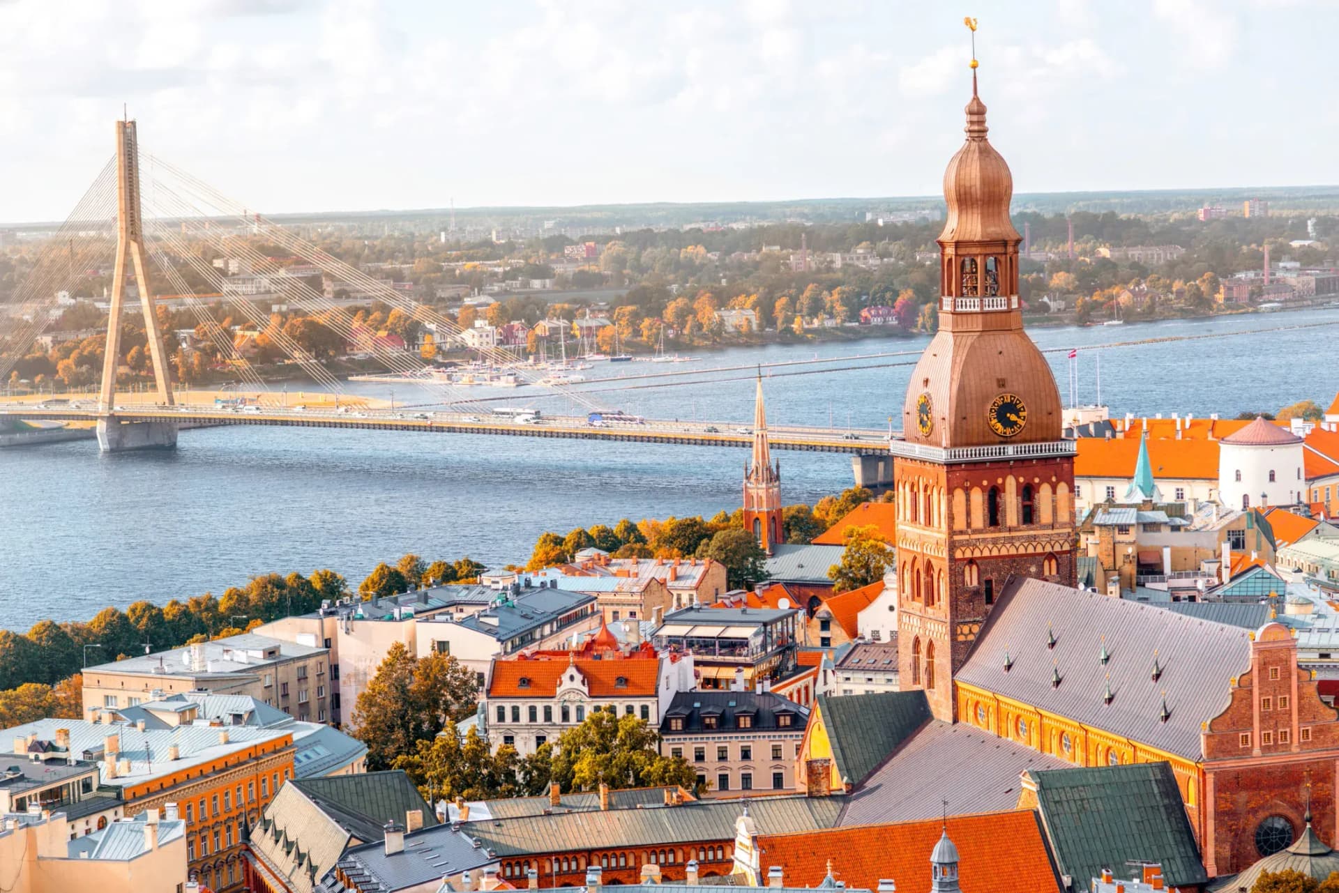 Riga’s Old Town with the iconic cathedral and Vanšu Bridge over the Daugava River, as Latvia moves toward e-invoicing in 2025 with DDD Invoices supporting API integration.