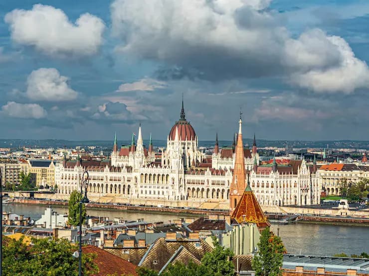 Beautiful city of Hungary- DDD invoices